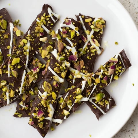 Delicious, homemade Pistachio Dubai Chocolate Bark featuring crispy phyllo and a mix of textures.
